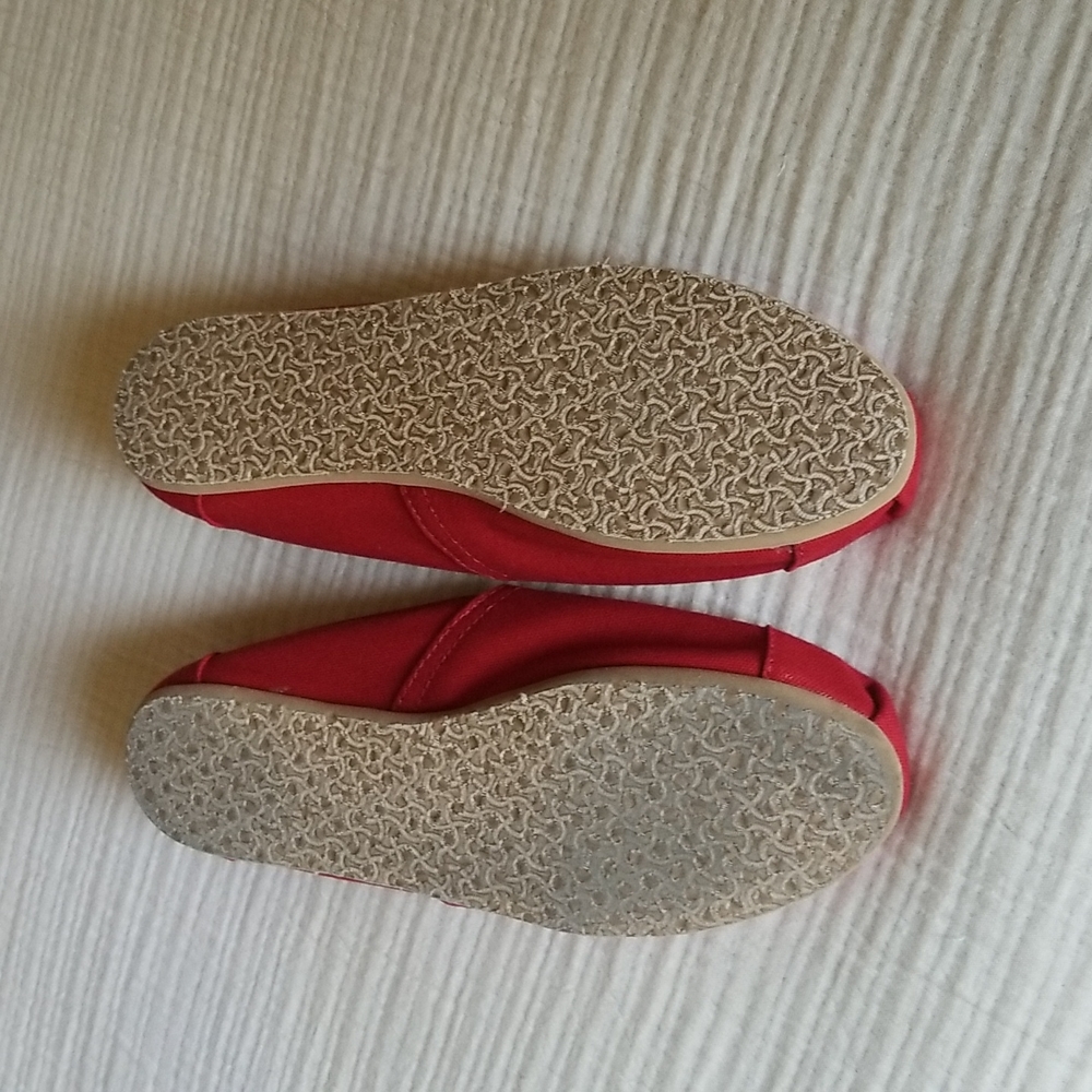 Red Toms Canvas Shoes - Picture 5 of 5